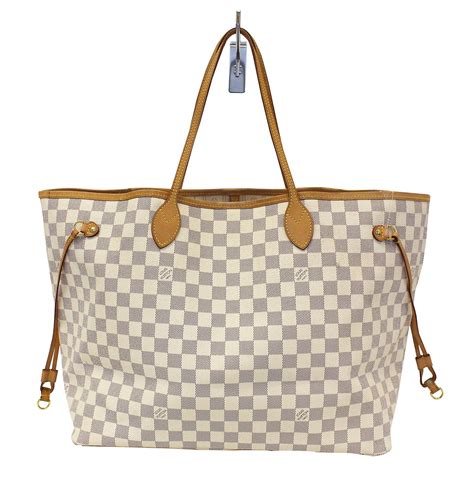 white Neverfull louis vuitton